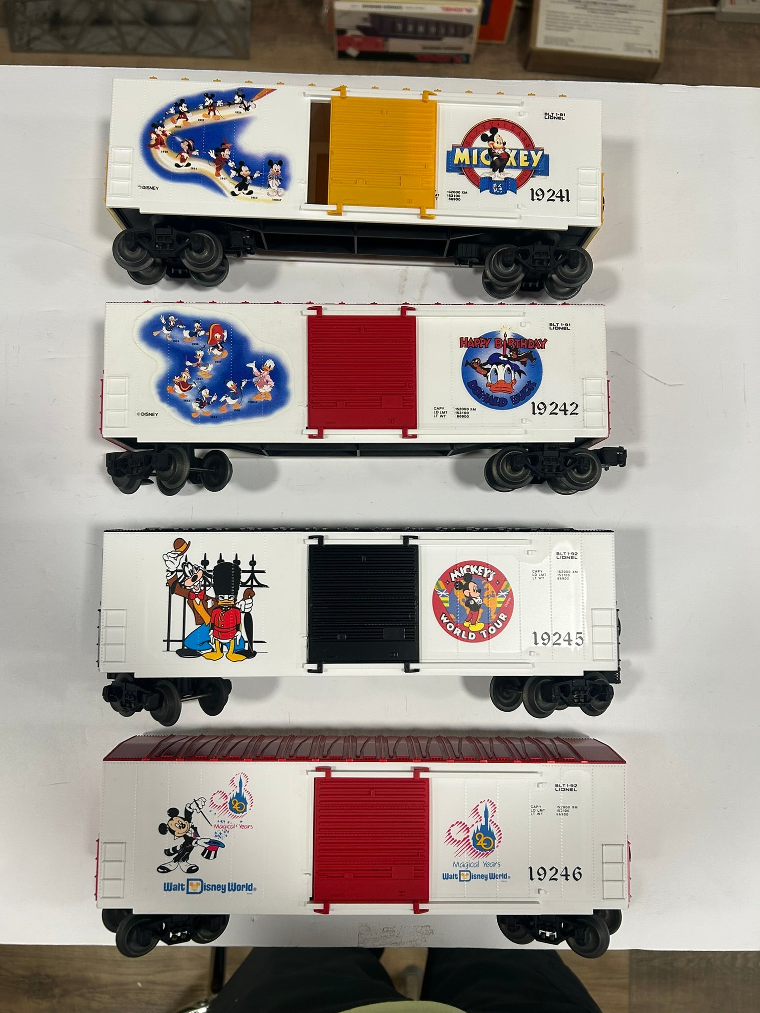 LNL6-18311 Lionel Disney Express Electric Set | East Main Trains
